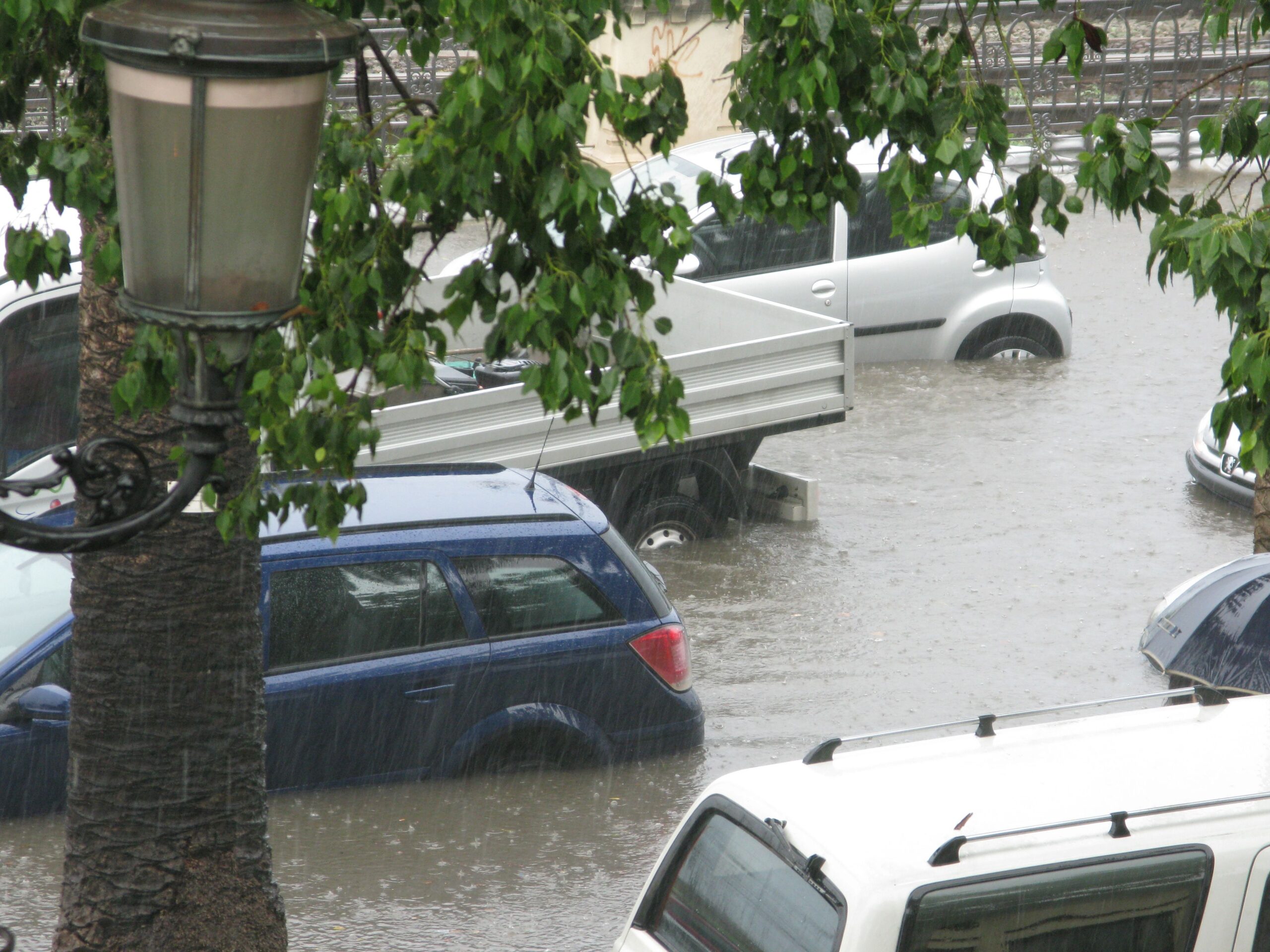 Podpowiadamy, jak rozpoznać auto po powodzi