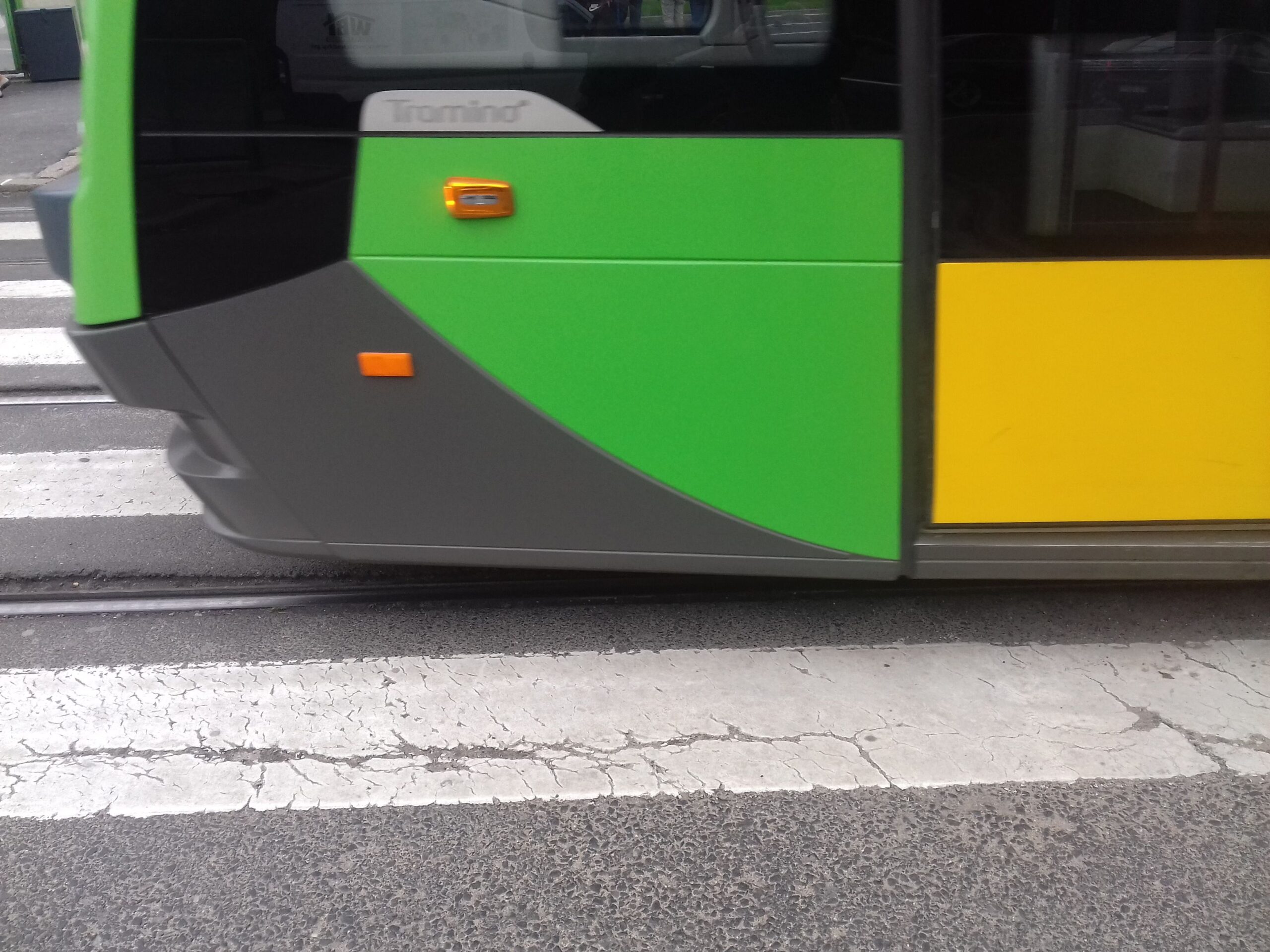 Zderzenie samochodu z tramwajem na Rondzie Śródka (Aktualizacja)