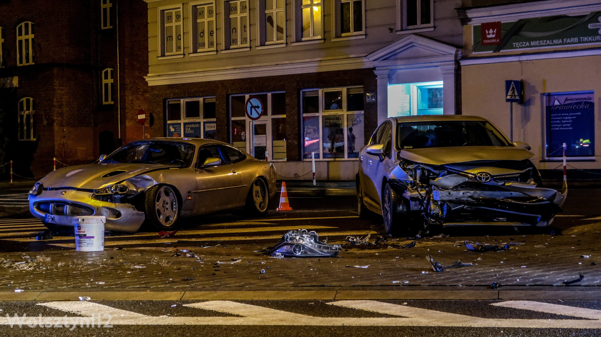 Zderzenie dwóch samochodów w Wolsztynie. Sześć osób, w tym dwoje dzieci trafiło do szpitala
