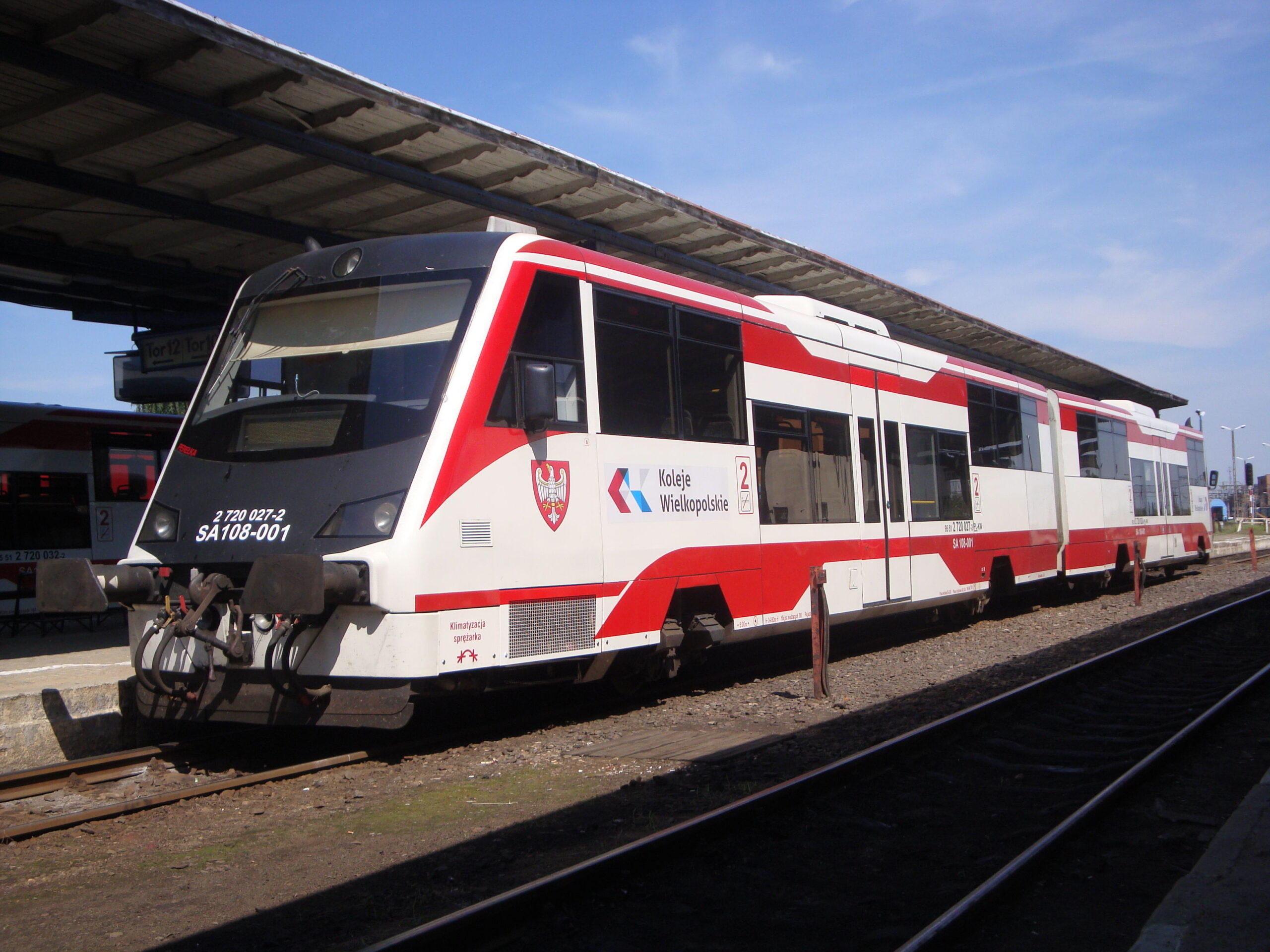 Zderzenie samochodu z szynobusem, utrudnienia na trasie kolejowej Poznań – Wolsztyn