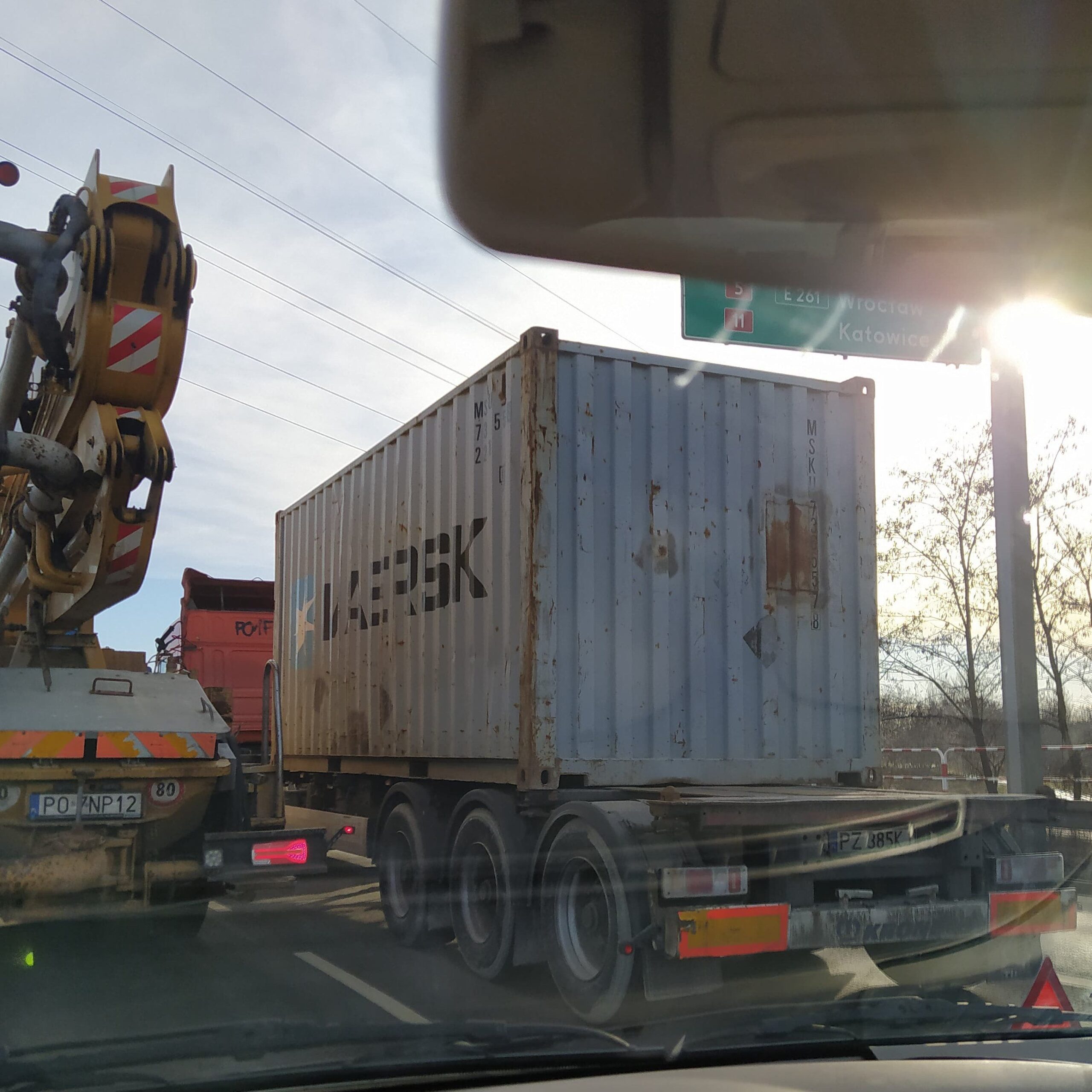 Zepsuta ciężarówka utrudnia przejazd Mostem Lecha