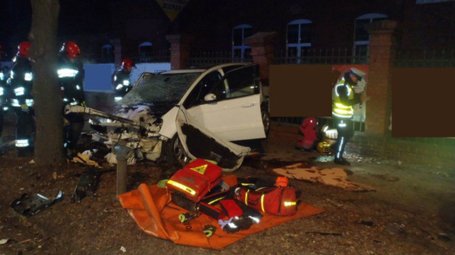 Groźny wypadek w Gnieźnie, kierowca w szpitalu