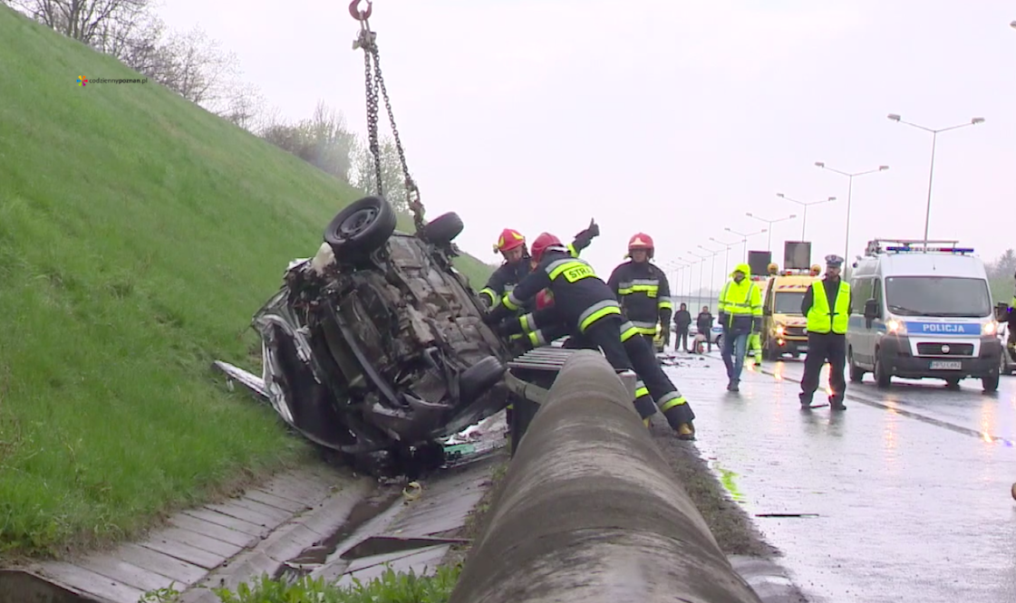 Dwa wypadki na A2 w okolicach Poznania. 7 osób rannych