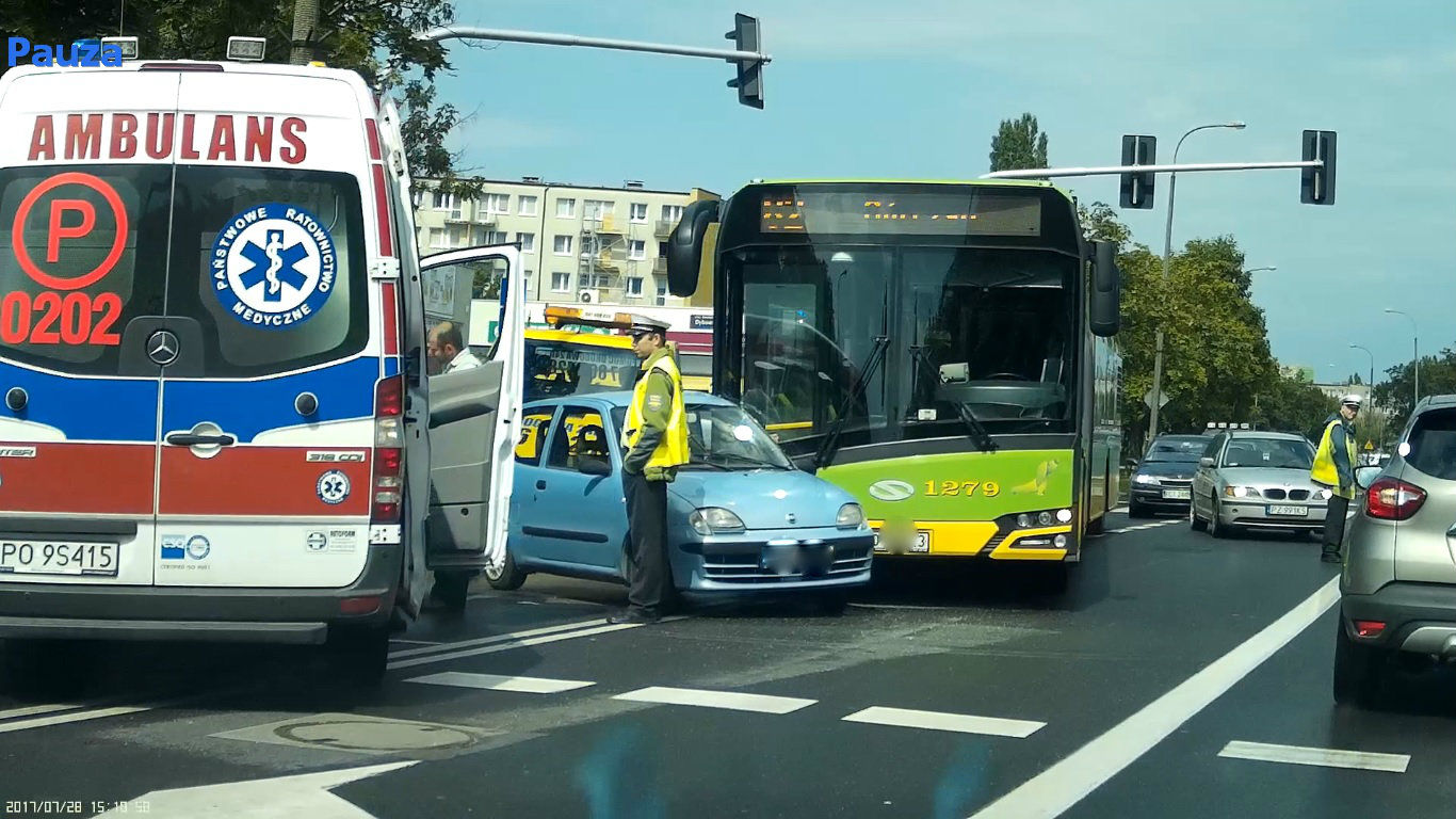 Autobus MPK zderzył się z samochodem osobowym