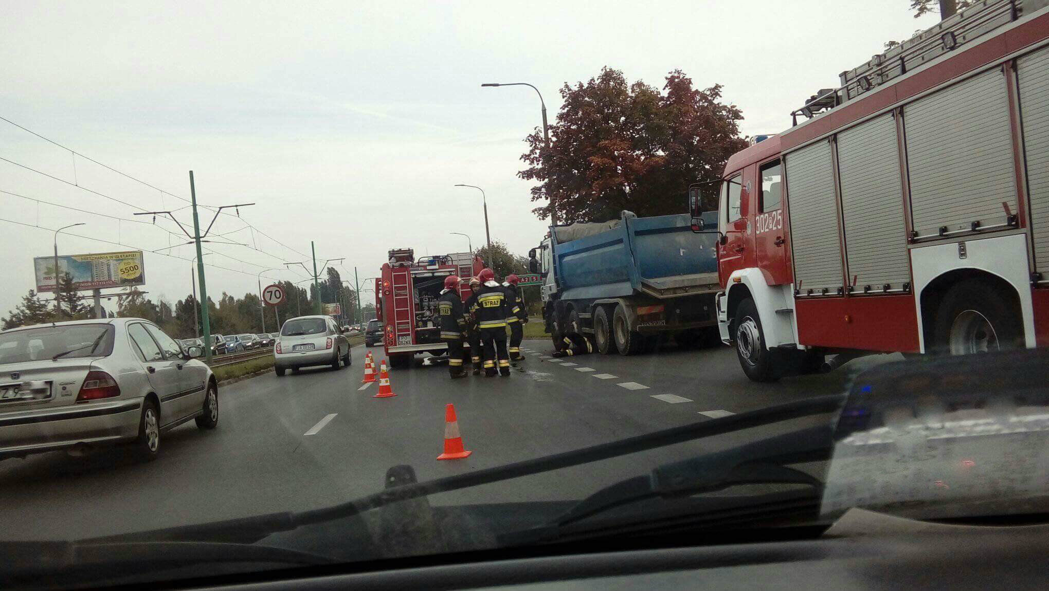 Pożar ciężarówki na skrzyżowaniu ul. Dmowskiego i Hetmańskiej – utrudnienia dla kierowców