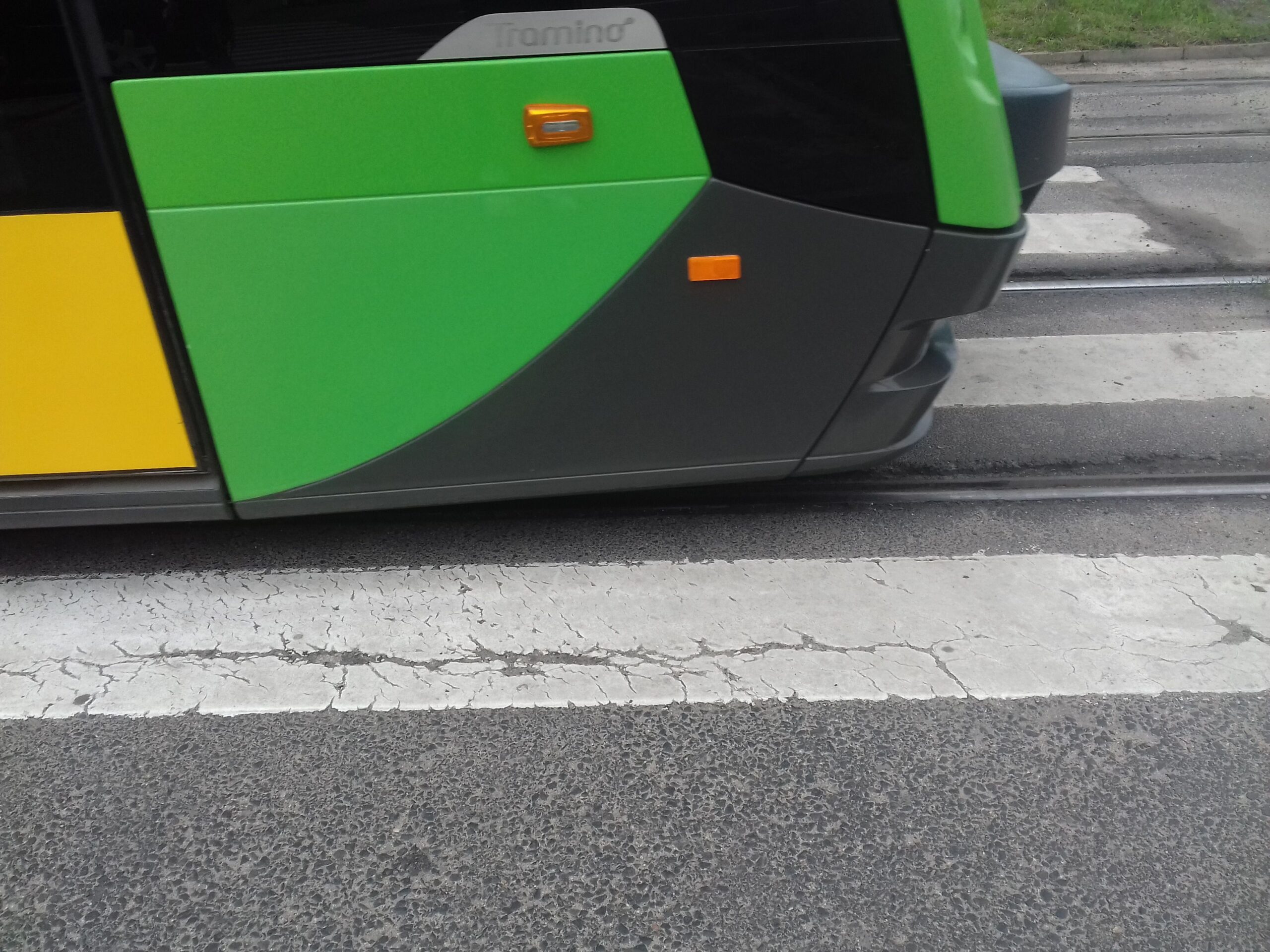 Zderzenie tramwaju z samochodem w rejonie ul. Pułaskiego – korki!