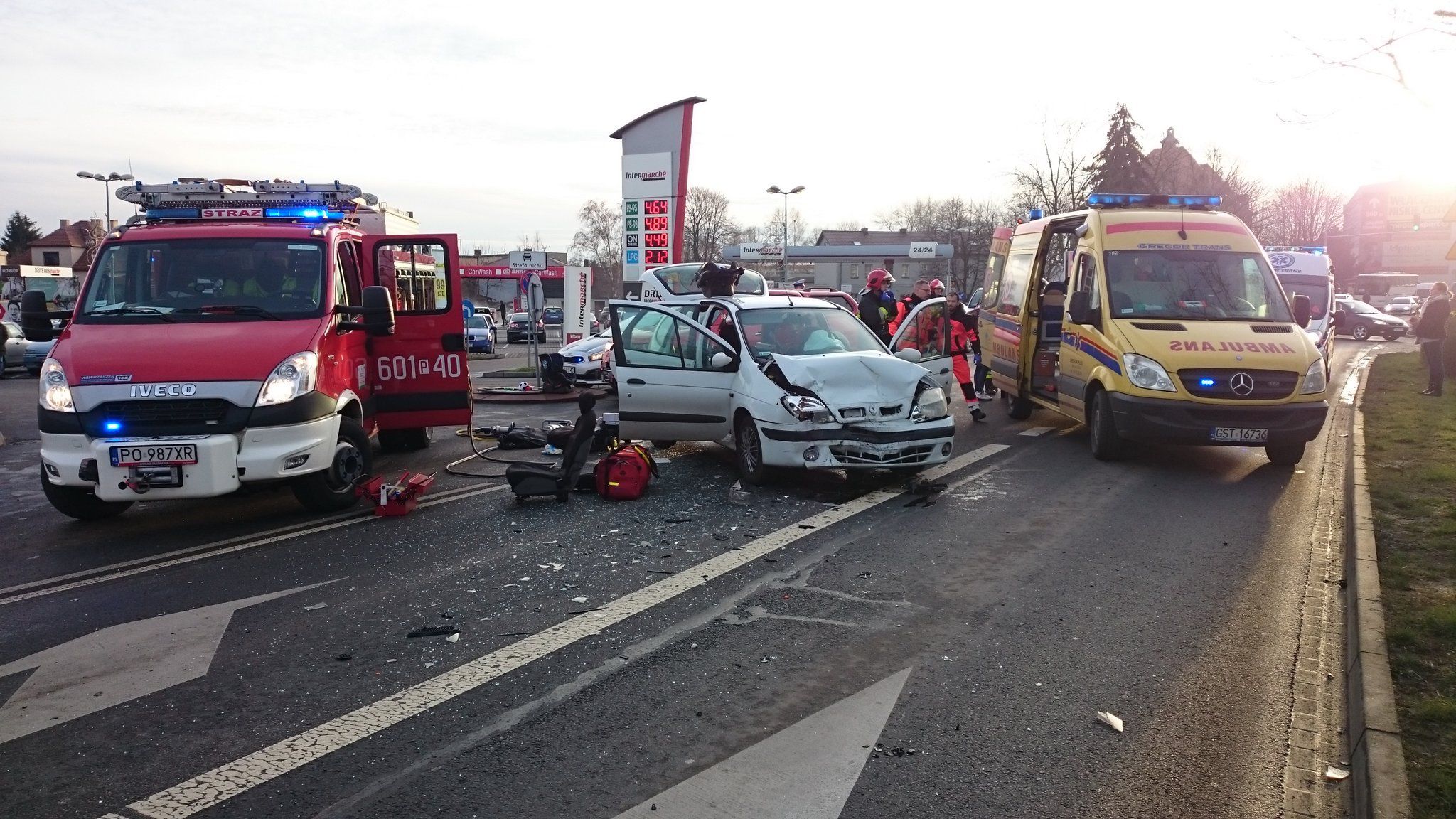Poważny wypadek na drodze z Poznania do Śremu