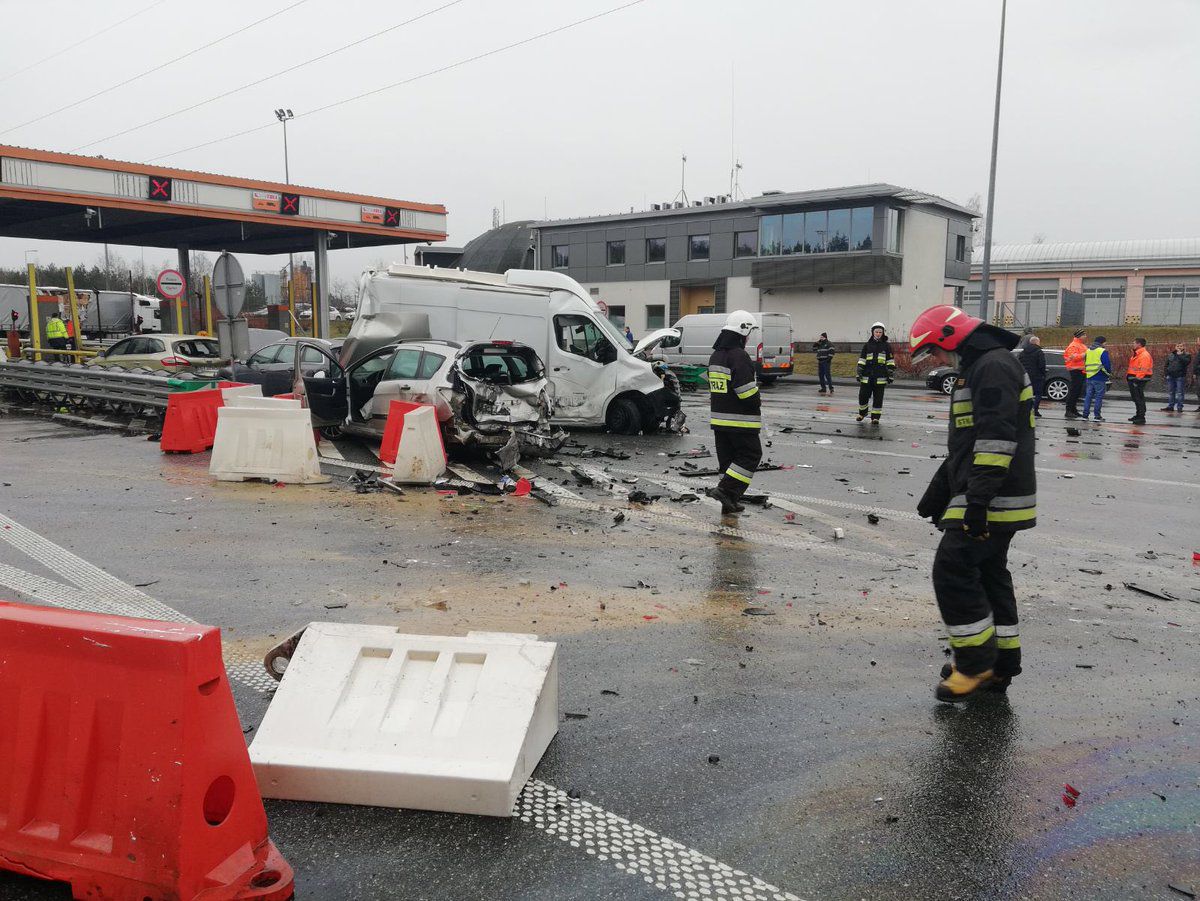 Pijany kierowca ciężarówki staranował 5 samochodów na autostradzie A2, droga w kierunku Warszawy zablokowana (Aktualizacja)