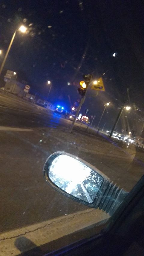 Na ulicy Zamenhofa samochód wpadł na latarnię.