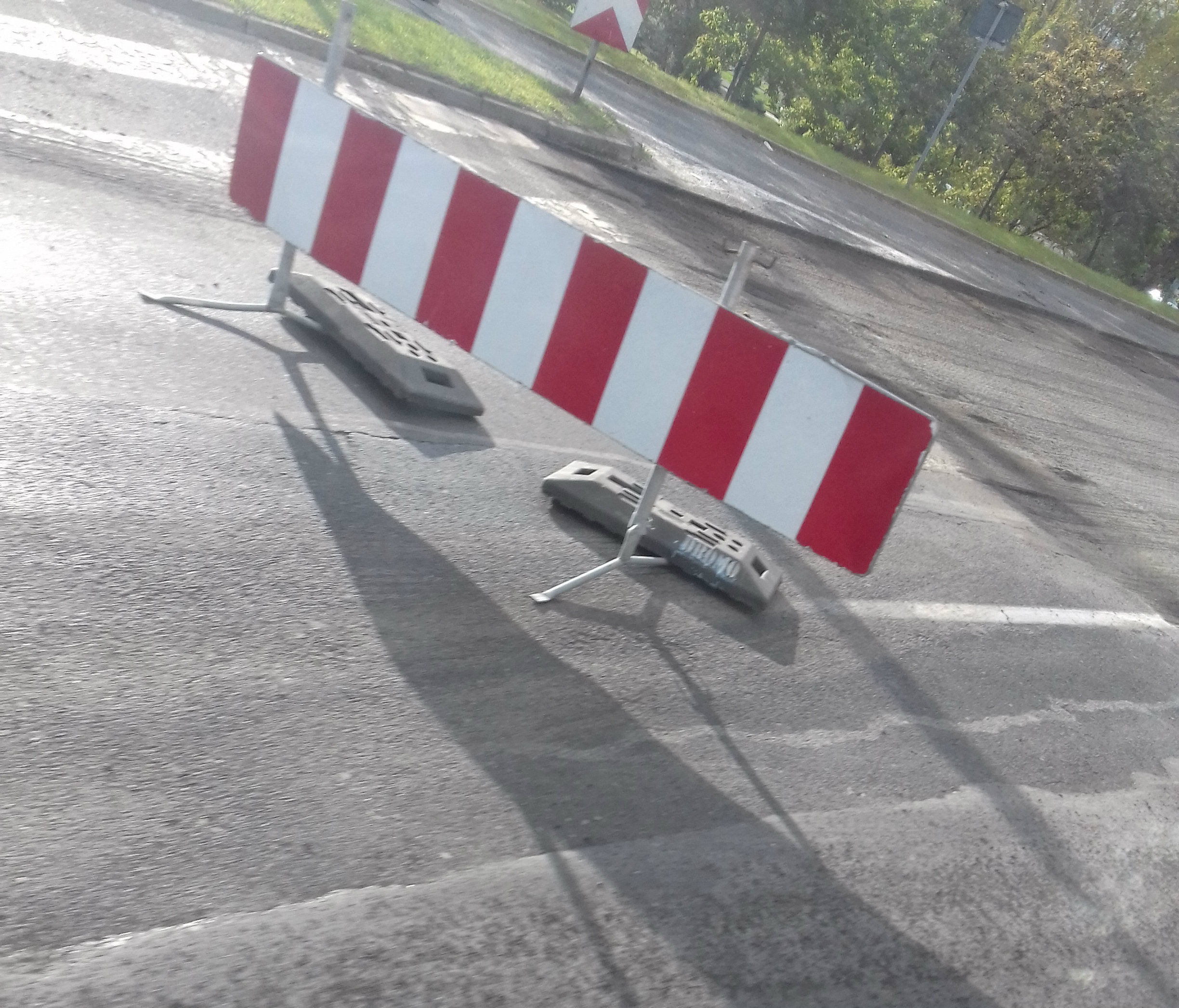 Potrącenie pieszej – część ul. Głogowskiej wyłączona z ruchu, policja wyznaczyła objazd (Aktualizacja)