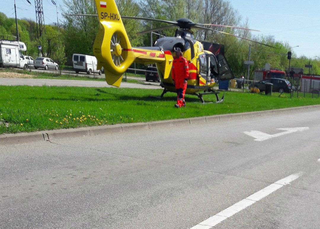 Wypadek na skrzyżowaniu ul. Mieszka I i Pułaskiego. Na miejscu lądował śmigłowiec LPR