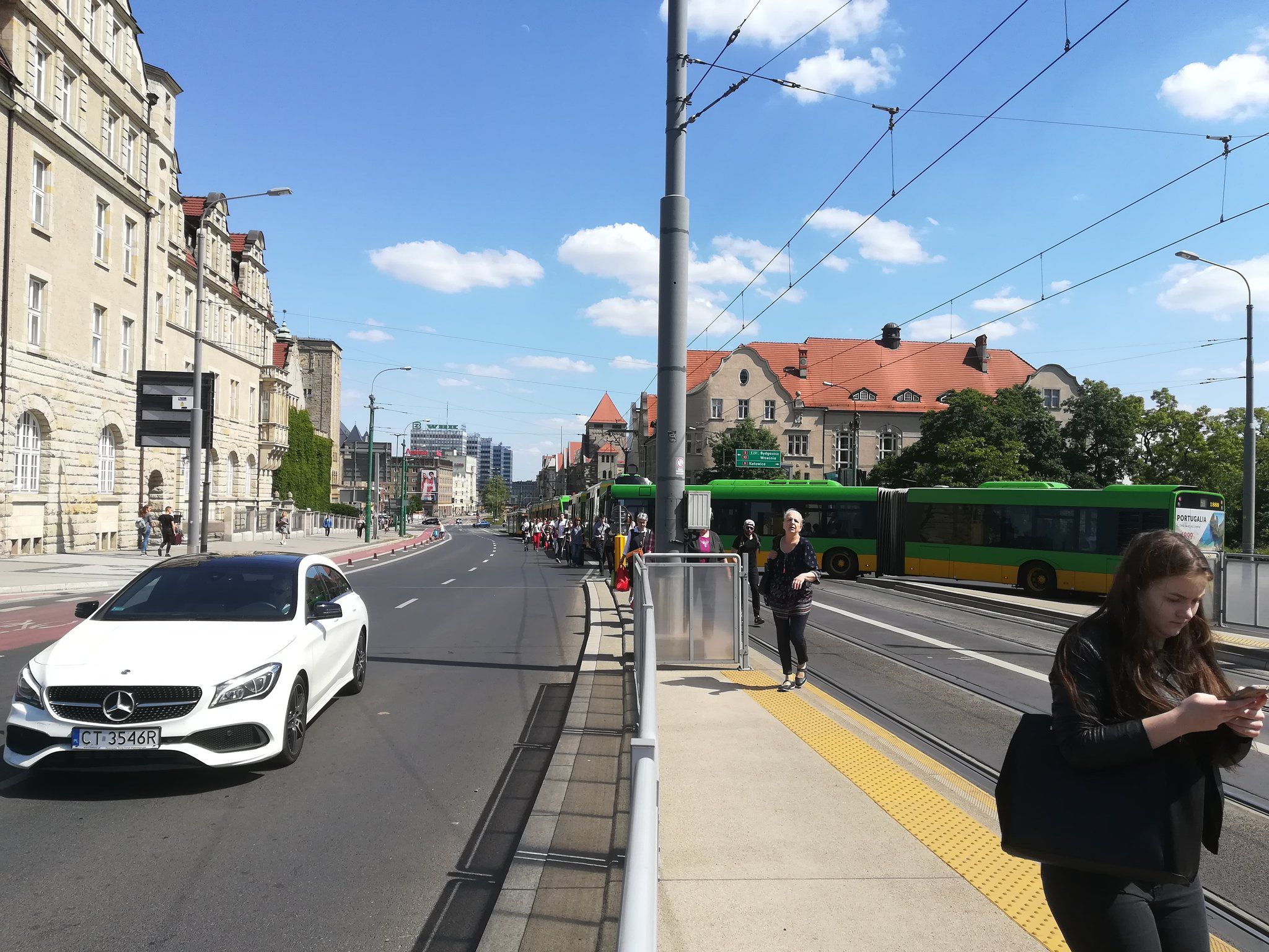 Na rondzie Kaponiera ruch tramwajów wstrzymany