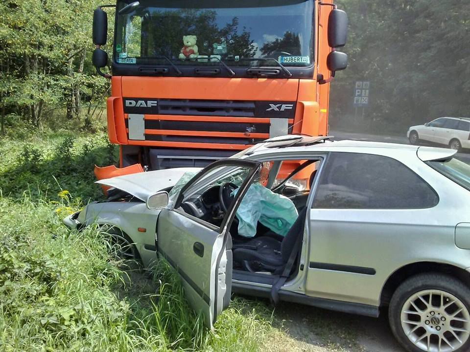 Zderzenie samochodu ciężarowego z osobowym na ul. Lutyckiej