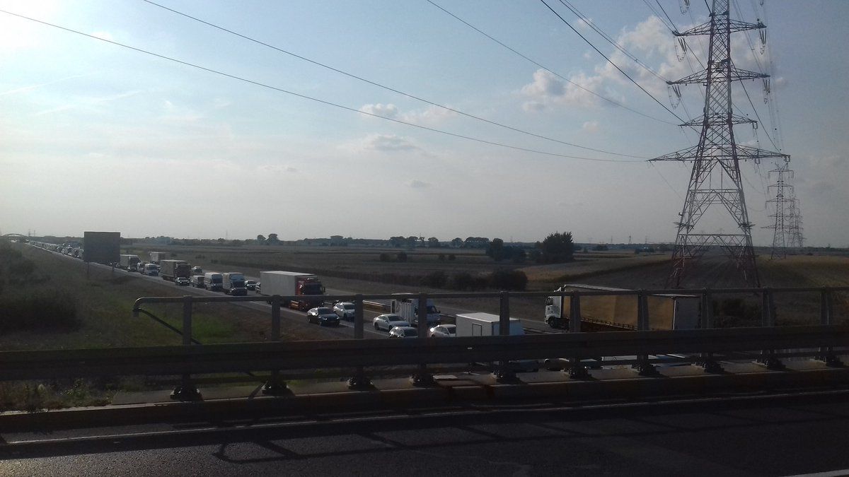 Zderzenie samochodów na autostradzie A2, utrudnienia w kierunku Warszawy (Aktualizacja)
