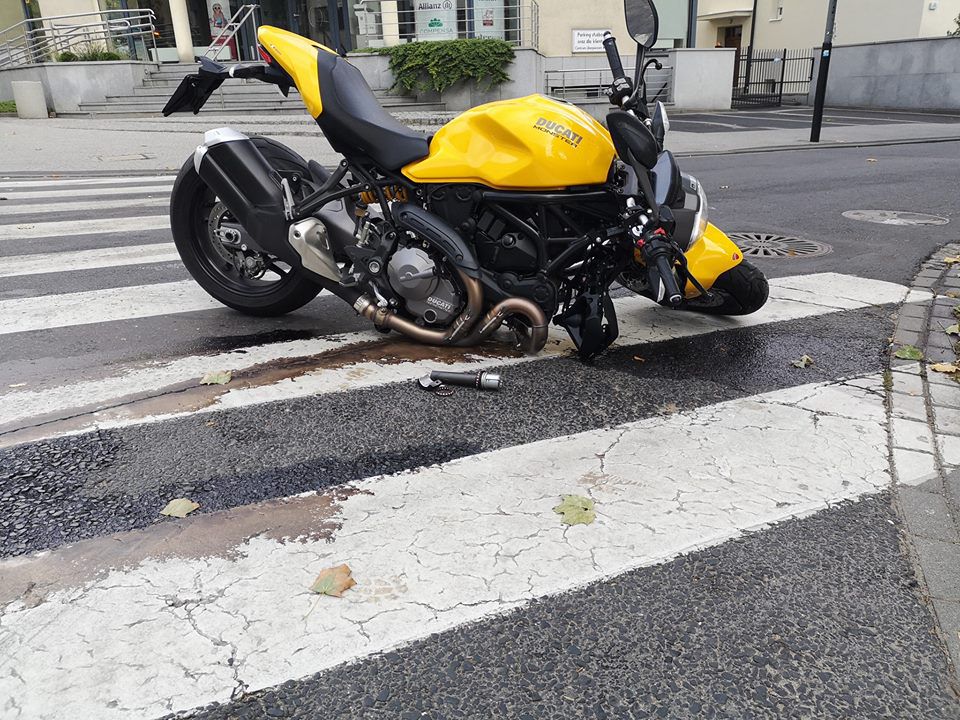 Wypadek z udziałem motocyklisty na ul. Traugutta