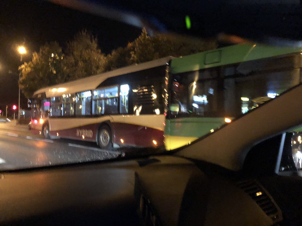 Zderzenie autobusów na Rondzie Śródka