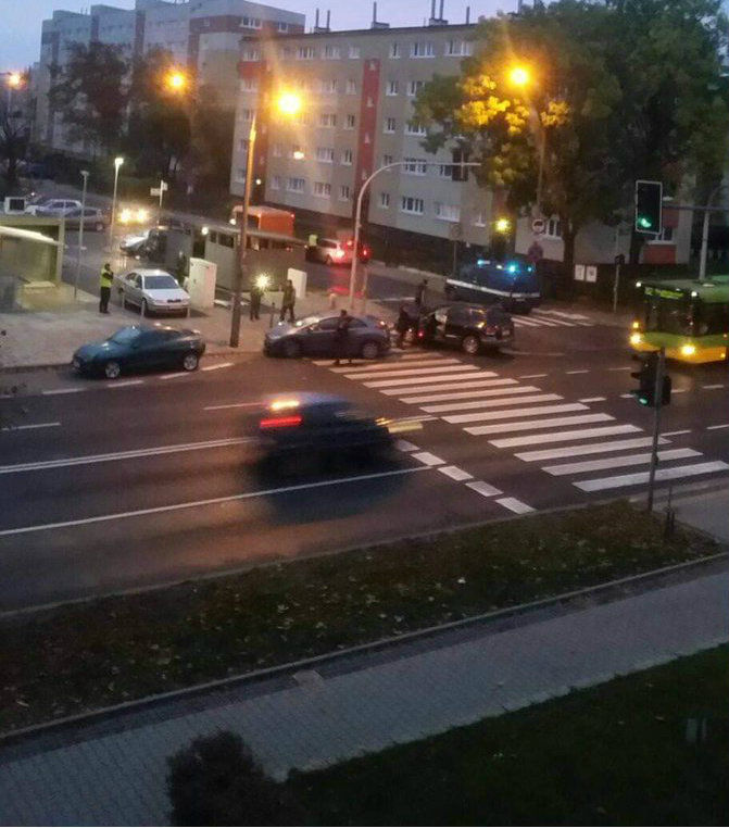 Kolizja na skrzyżowaniu ul. Świt i Grochowskiej