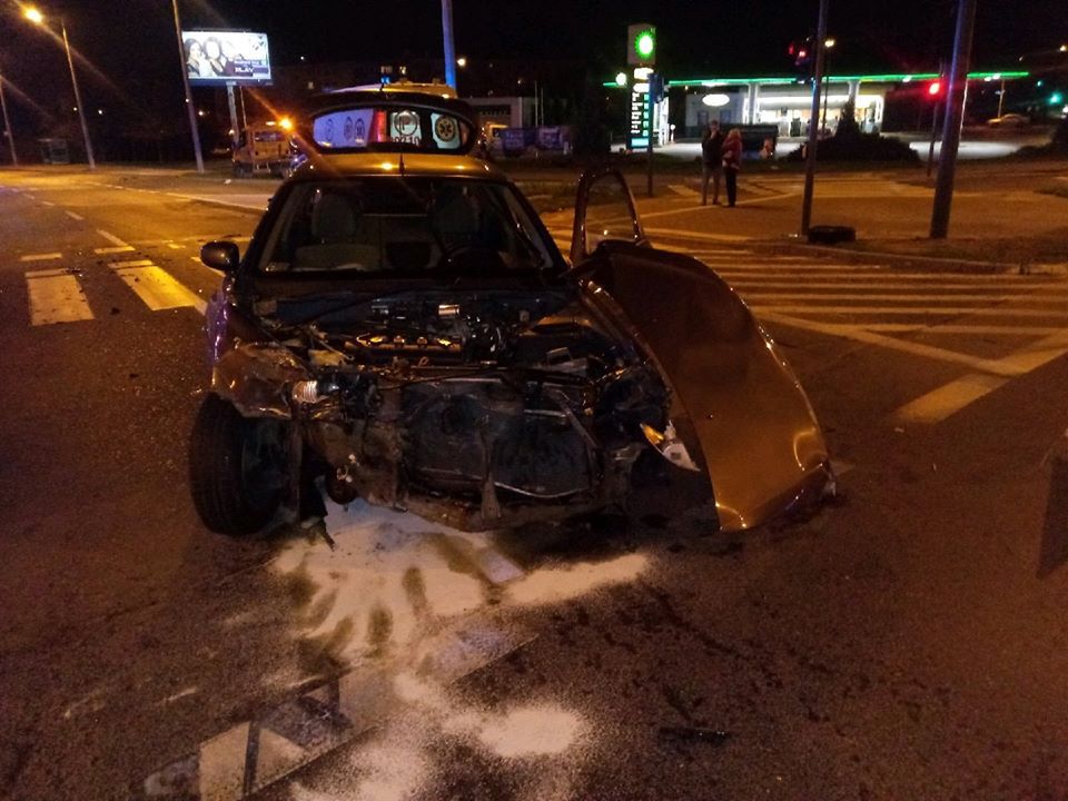 Zderzenie trzech samochodów na skrzyżowaniu ul. Naramowickiej i Serbskiej