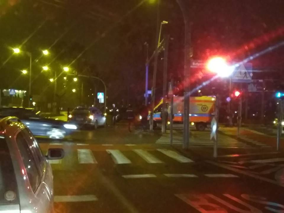 Zderzenie trzech samochodów na skrzyżowaniu ul. Bułgarskiej, Bukowskiej i Polskiej