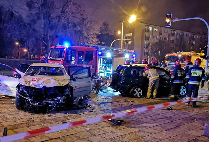 Poważny wieczorny wypadek na skrzyżowaniu ul. Marcelińskiej i Grochowskiej