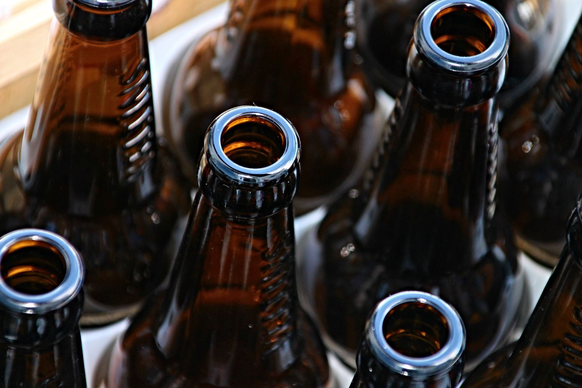 Z Tira wypadły tysiące butelek piwa
