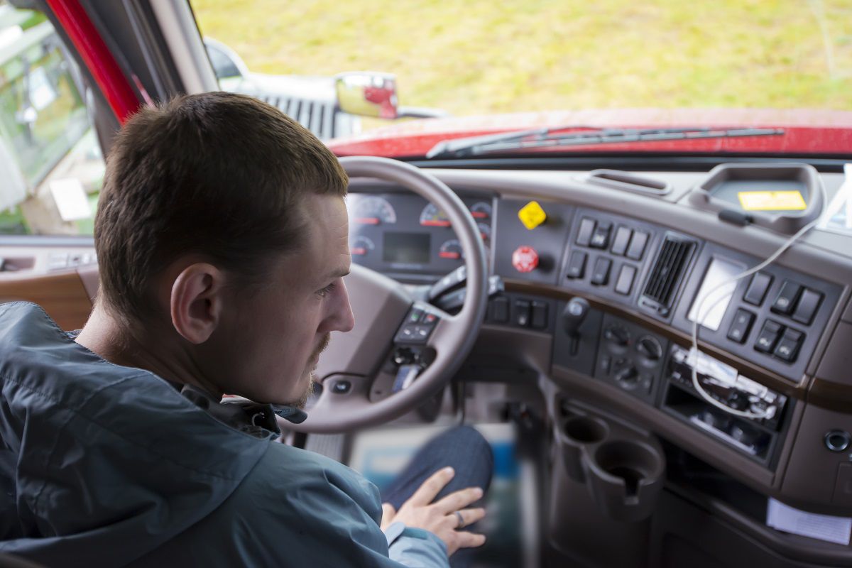 Pora nocna a kary dla kierowców ciężarówek – co konkretnie zmieniło się w przepisach?
