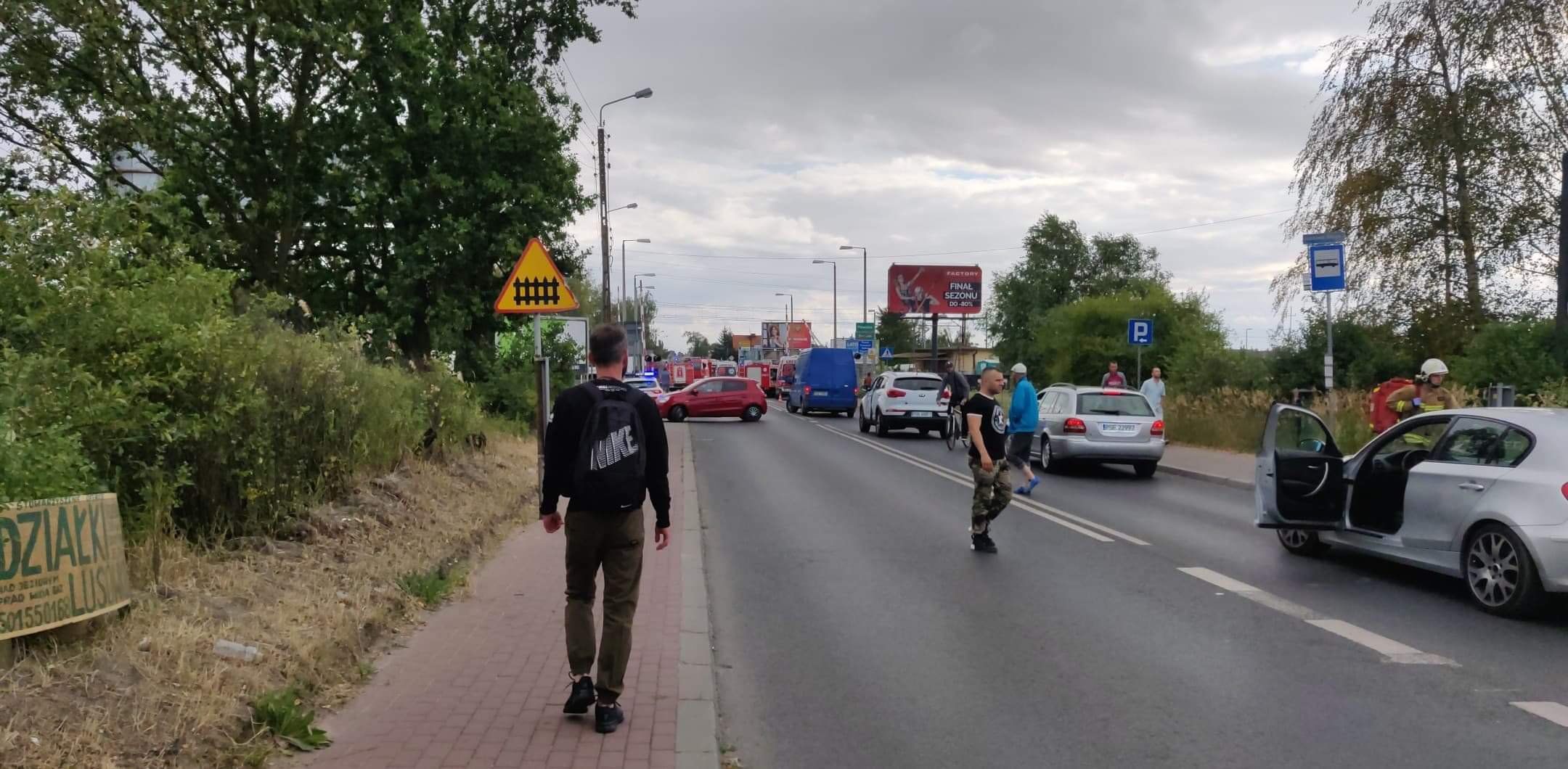Wypadek na przejeździe w Plewiskach, trasa Poznań-Opalenica zablokowana (Aktualizacja)