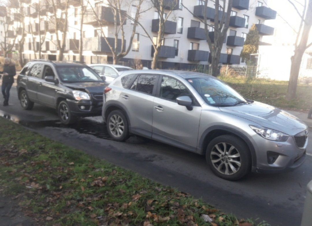 Zderzenie kilku pojazdów na ul. Maczka