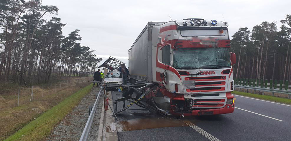 Wypadek na trasie S5 – ciężarówka wjechała w samochód służby drogowej, droga zablokowana! (Aktualizacja)