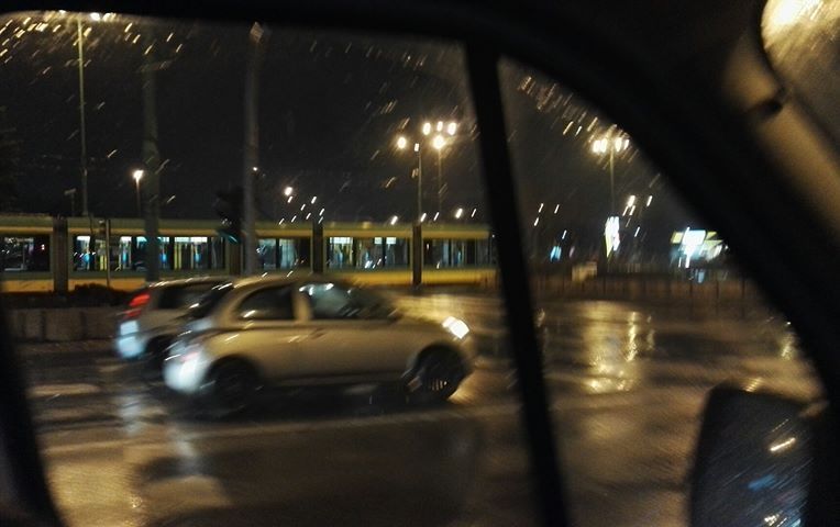 Utrudnienia na Rondzie Śródka, tramwaj blokuje przejazd samochodom (Aktualizacja)