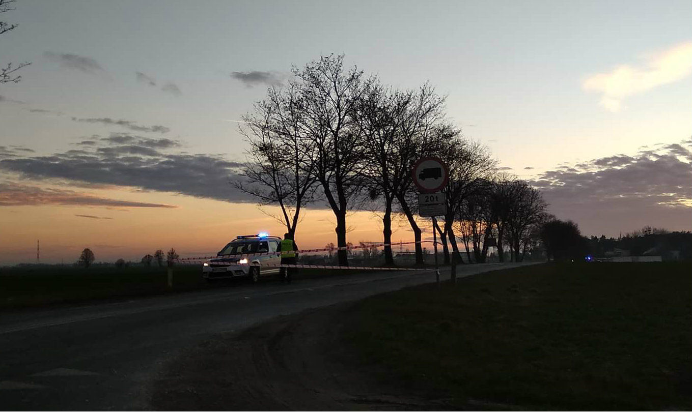 Wypadek na DW434 w Szczodrzykowie, droga zablokowana