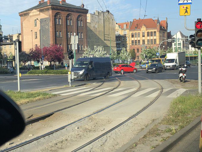 Wypadek z udziałem samochodu i motocykla na skrzyżowaniu ul. Garbary, Estkowskiego i Małe Garbary (Aktualizacja)
