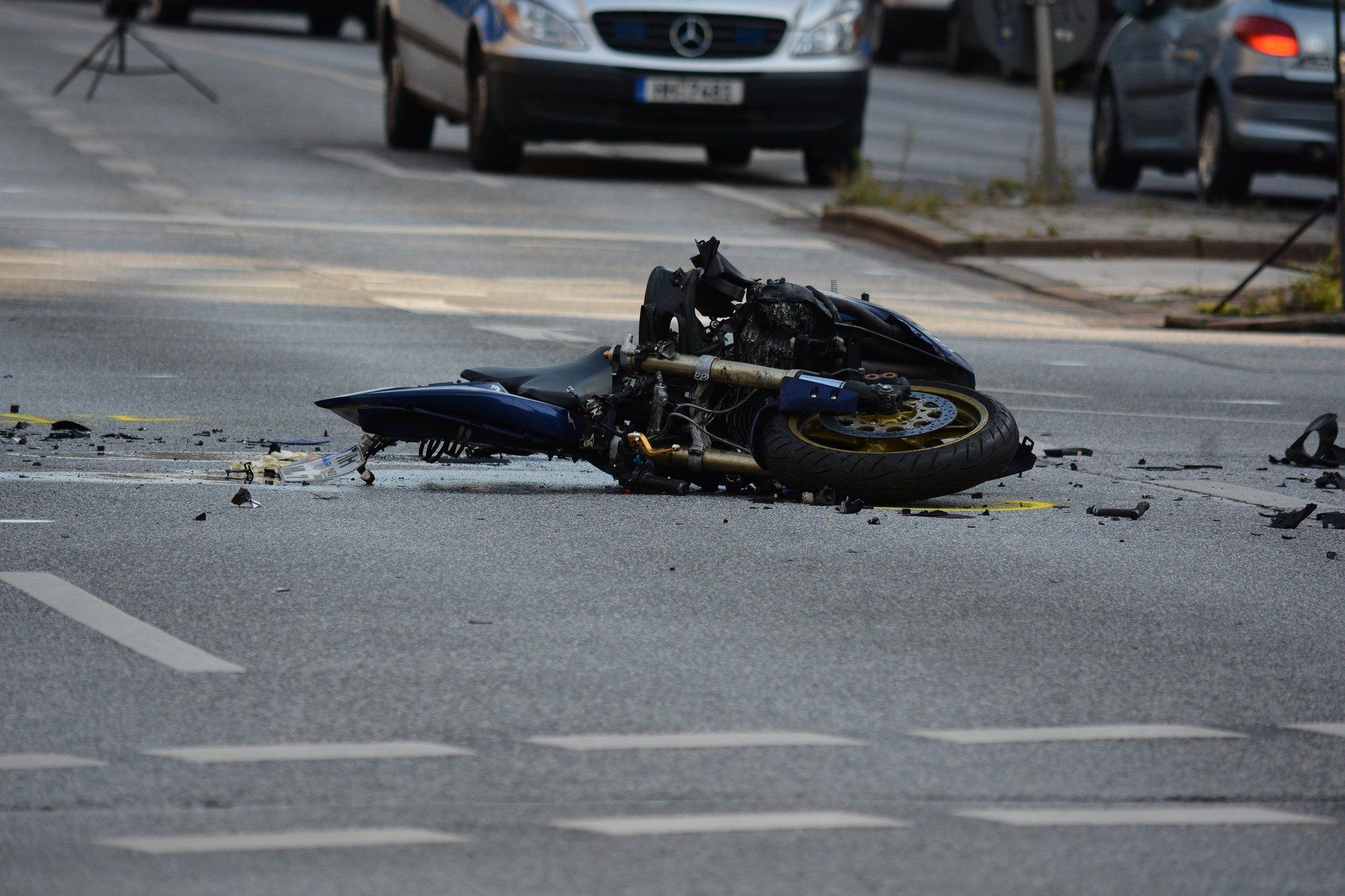Wypadek z udziałem motocyklisty na ul. Łużyckiej