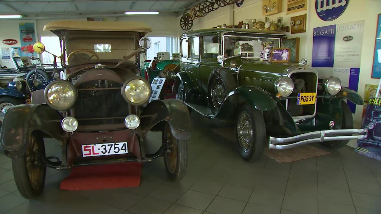 Rodzinna kolekcja samochodów w Gostyniu. Wśród nich Bugatti T40 z 1928 roku