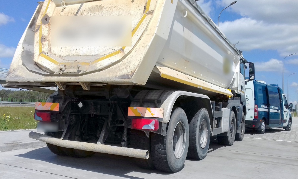 Dopuszczalna waga ciężarówki przekroczona aż o 15 ton