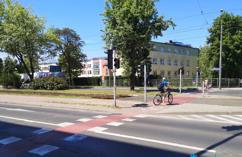 Piesi chodzili po przejeździe rowerowym, więc ZDM wybuduje przejście dla pieszych