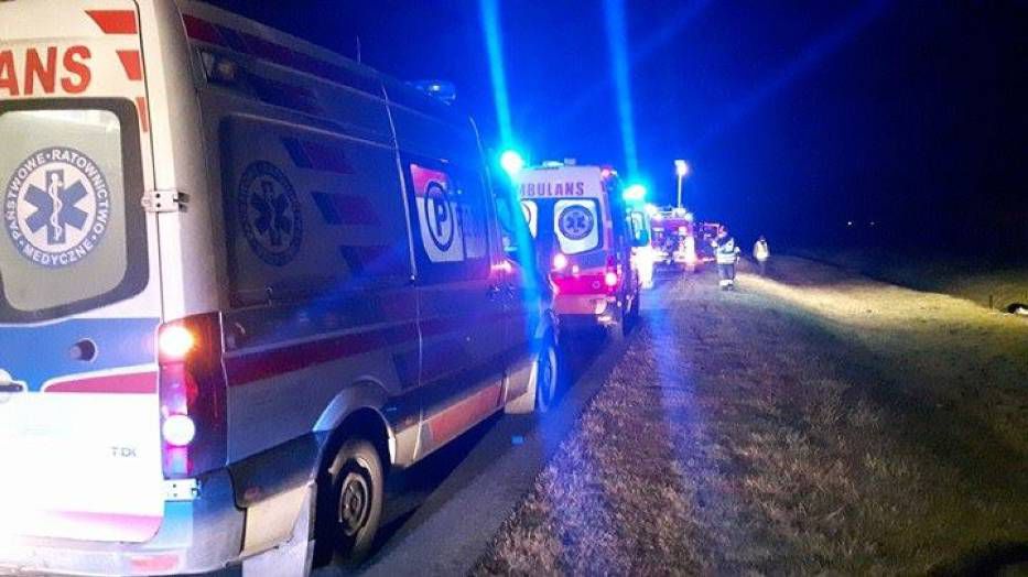 Czwórka dzieci ranna w nocnym wypadku koło Swarzędza