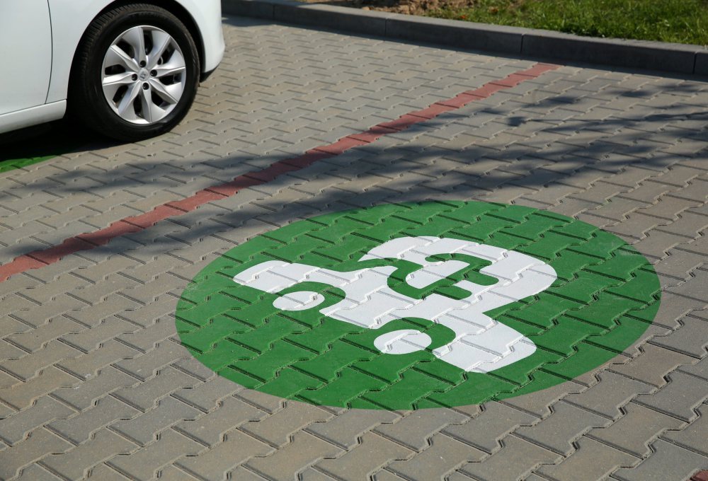 Dotacja do zakupu auta na prąd wyniesie prawie 19 i 27 tys. zł