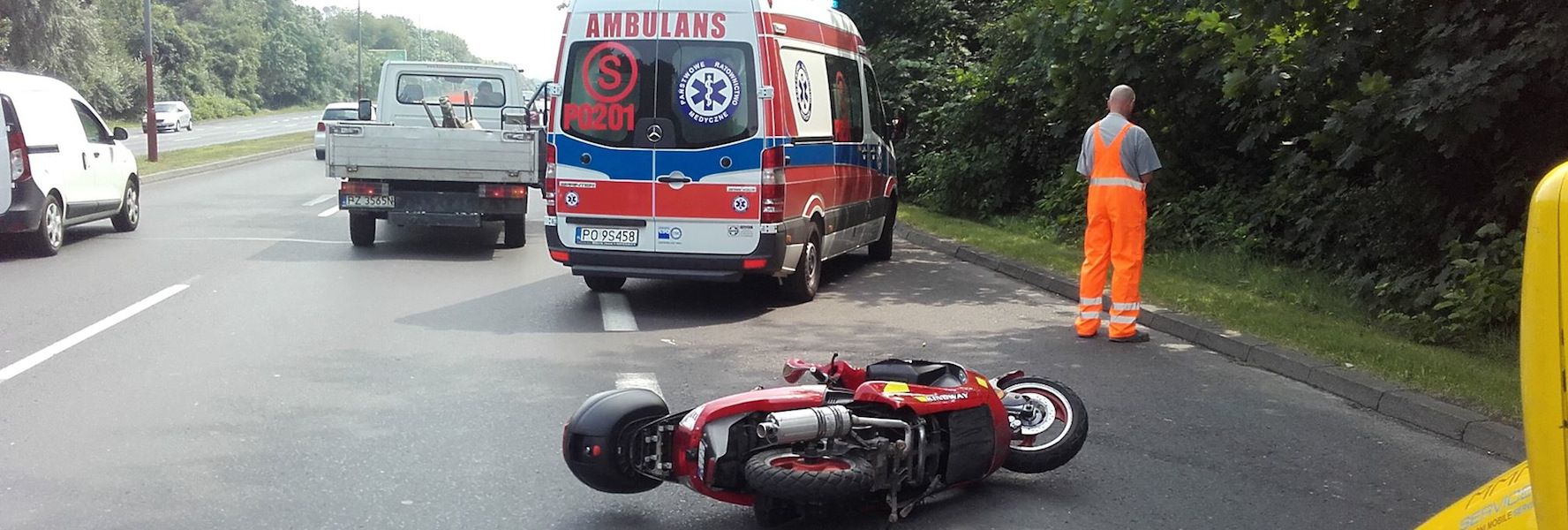 Wypadek motocyklisty w Skórzewie, lądował śmigłowiec ratunkowy
