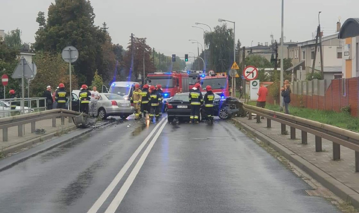 Wypadek z udziałem kilku samochodów na ul. Starołęckiej, droga zablokowana! (Aktualizacja)