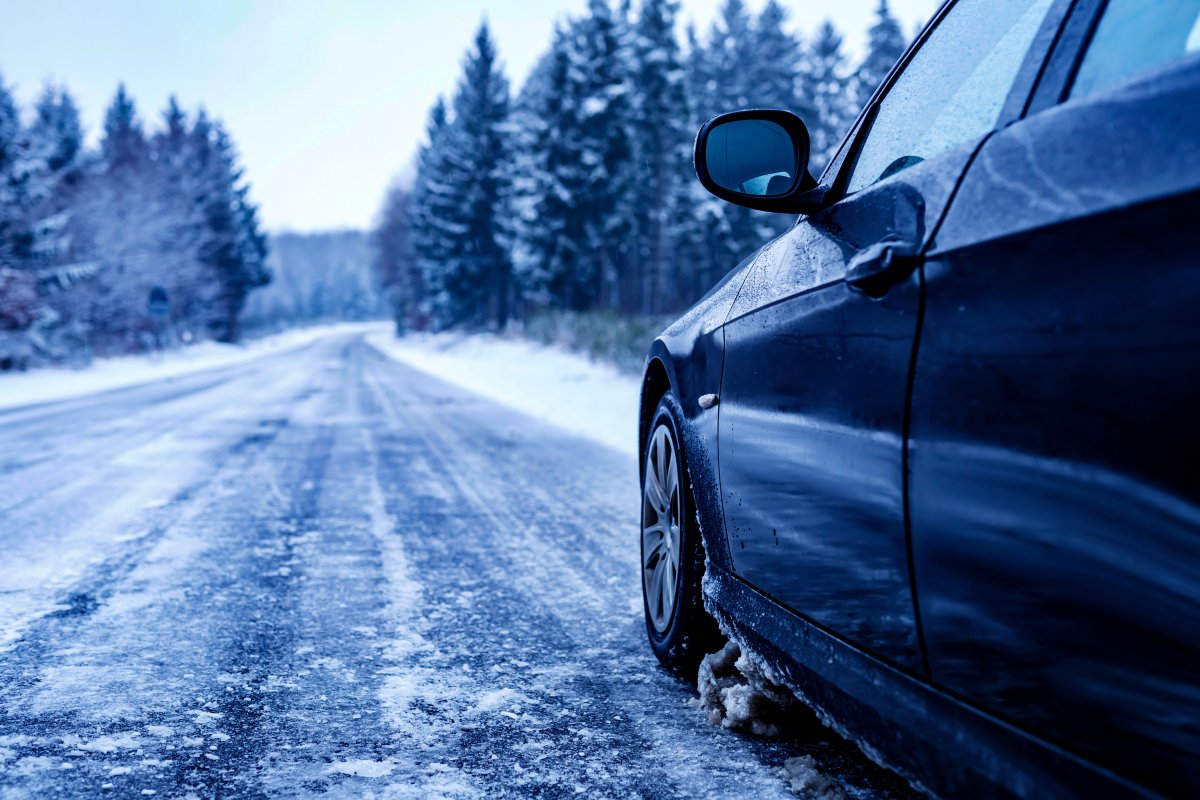 Jak warsztat samochodowy może przygotować nasze auto na nadejście zimy?