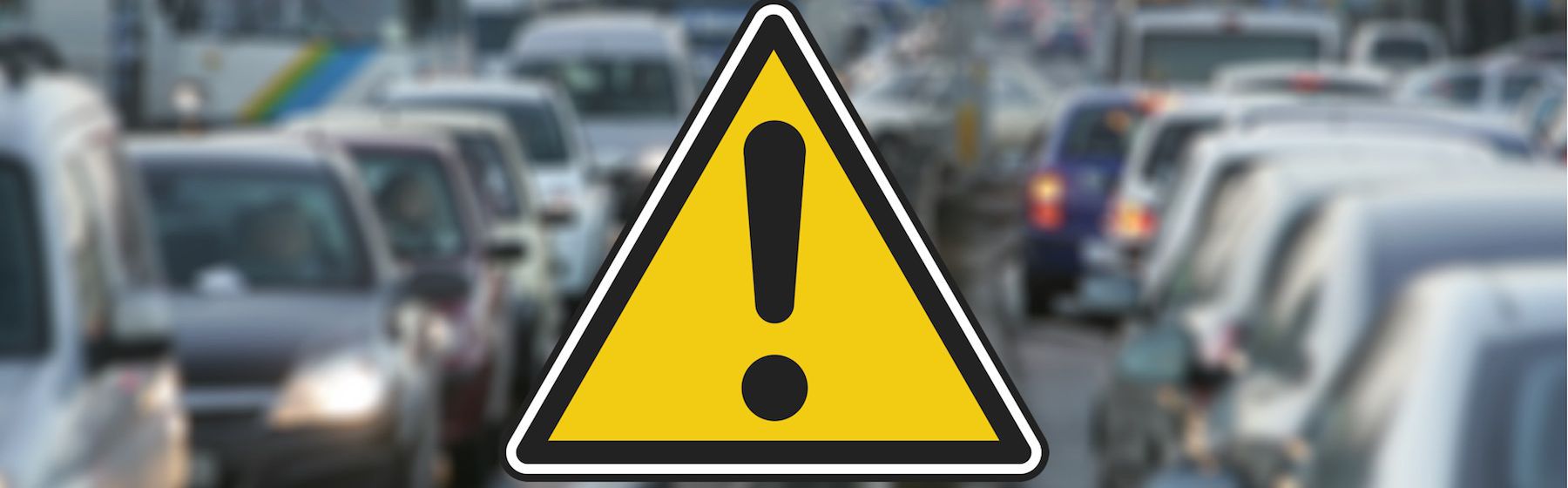 Zderzenie samochodów na skrzyżowaniu ul. Królowej Jadwigi i Półwiejskiej – korki w okolicy