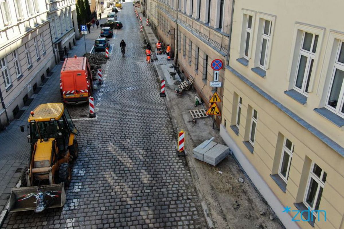 Trwa remont chodników na ul. Grobla. Prace finansowane są ze środków z SPP