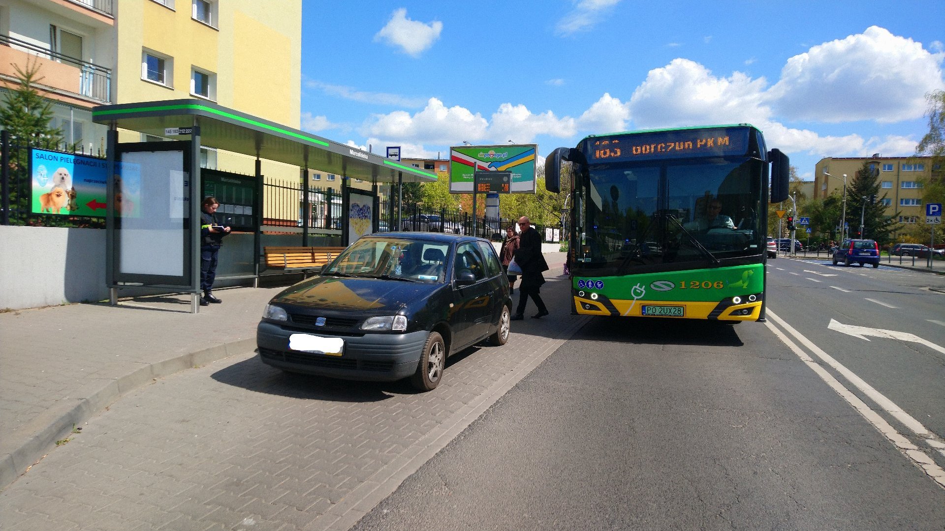 Przystanek autobusowy jako… miejsce parkingowe?
