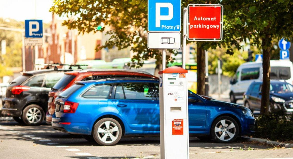Czy w poniedziałek obowiązują strefy płatnego parkowania w Poznaniu?