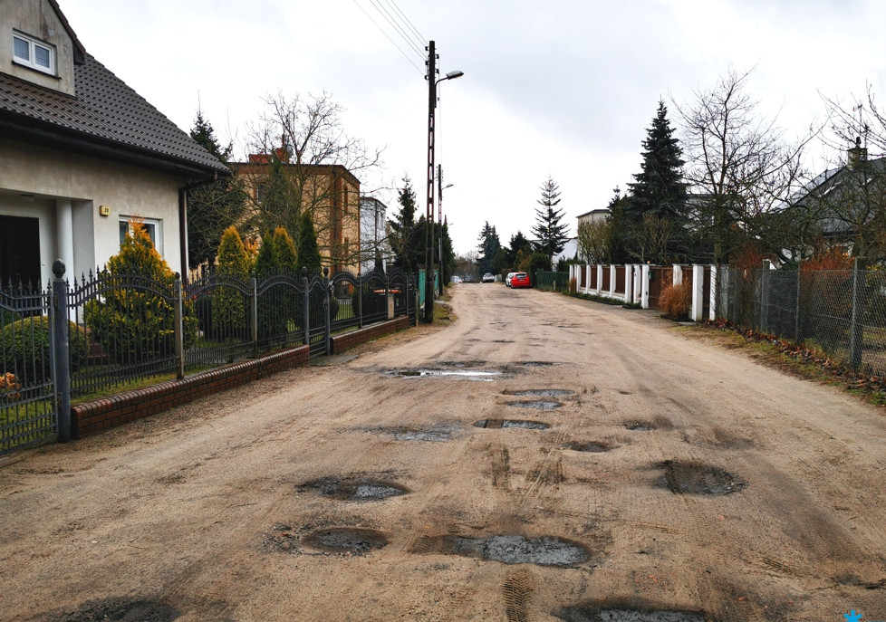 Płyty ażurowe mają poprawić codzienność użytkowników dróg gruntowych w Poznaniu