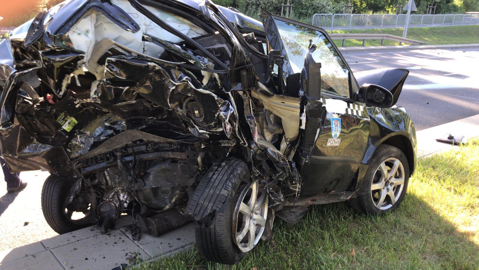 Niepełnoletni nastolatek za kierownicą pędzącego samochodu, który brał udział w porannym wypadku na ul. Krzywoustego