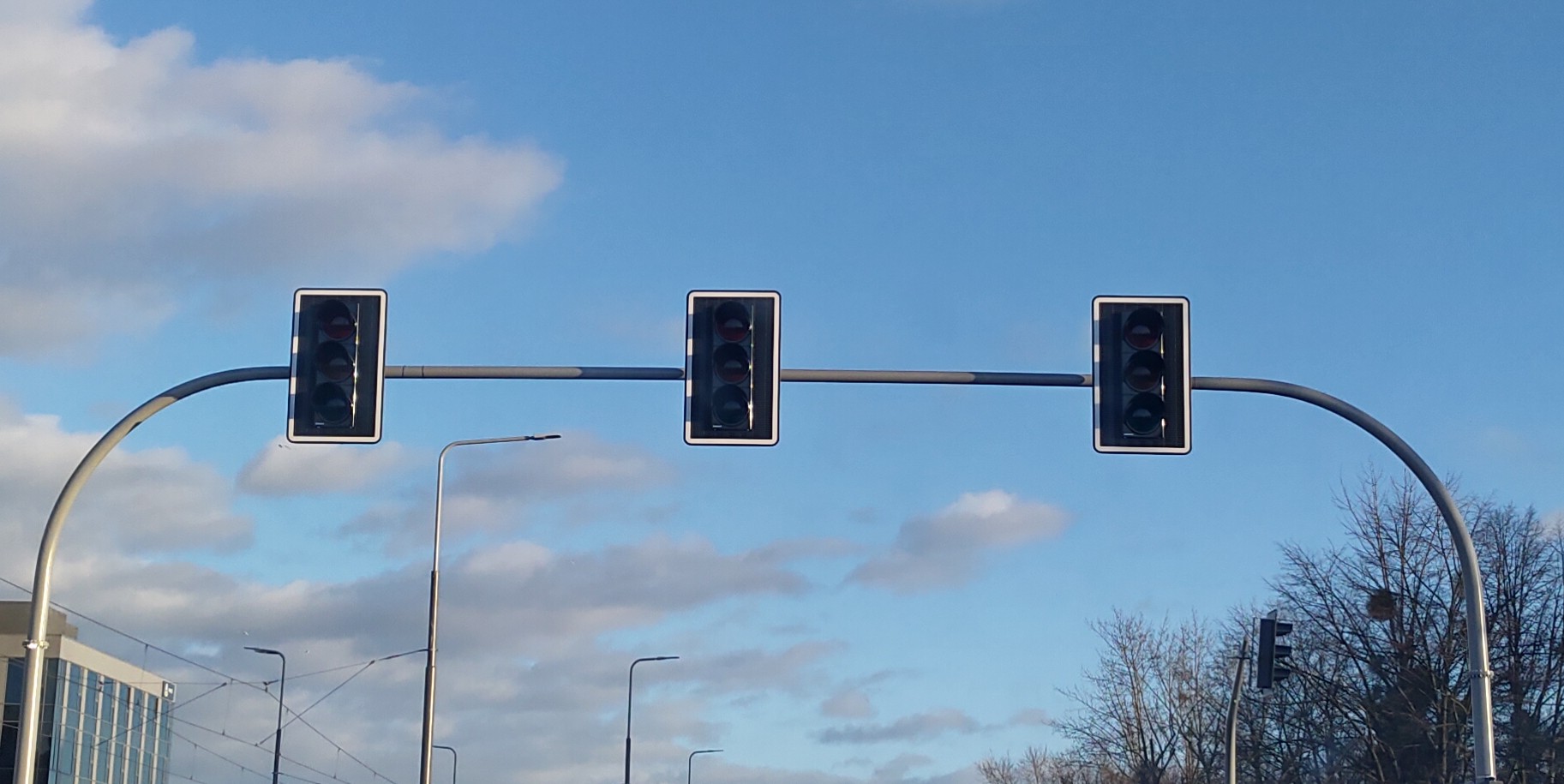 Wyłączenia sygnalizacji świetlnych na dwóch skrzyżowaniach