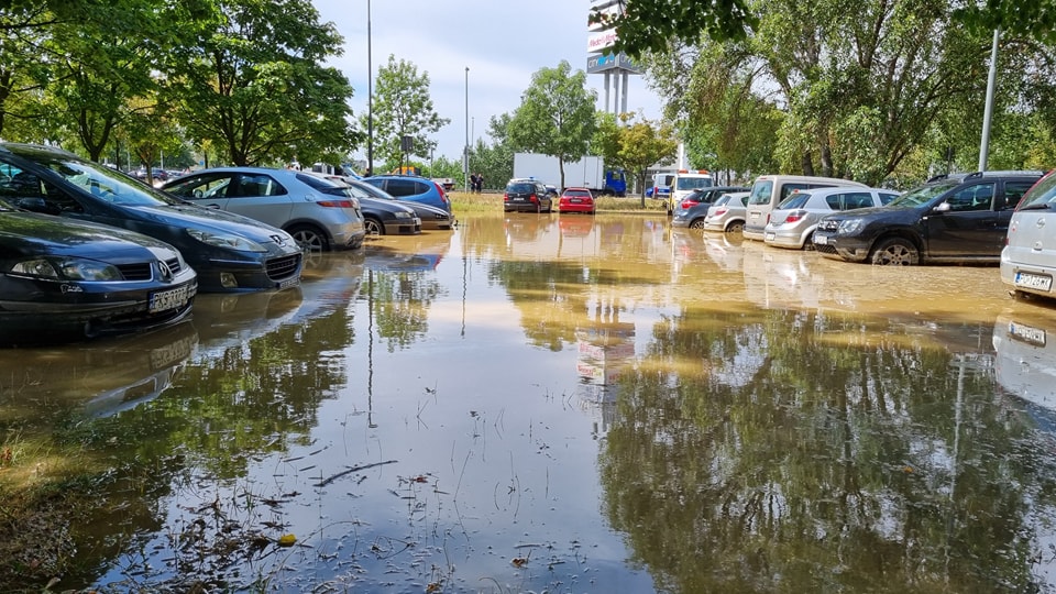 Właściciele zalanych samochodów na os. Zwycięstwa mogą zgłaszać się po odszkodowanie