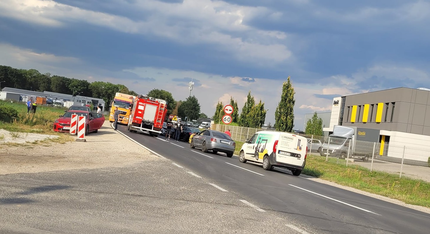 Wypadek w Koninku – droga zablokowana, korek także na S11